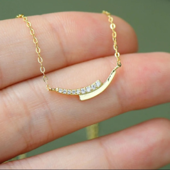 Ultradelicate Dainty 14k Gold Plated Pav Crystal Arc Pendant Clavicle Necklace